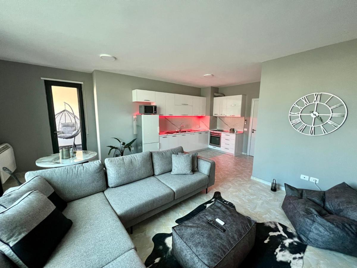 Lift @Vollga With Bbq And Patio Apartment Durres Bagian luar foto